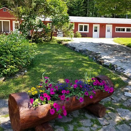 Kan-A-Mouche Pourvoirie Auberge Et Chalets Saint-Michel Екстериор снимка