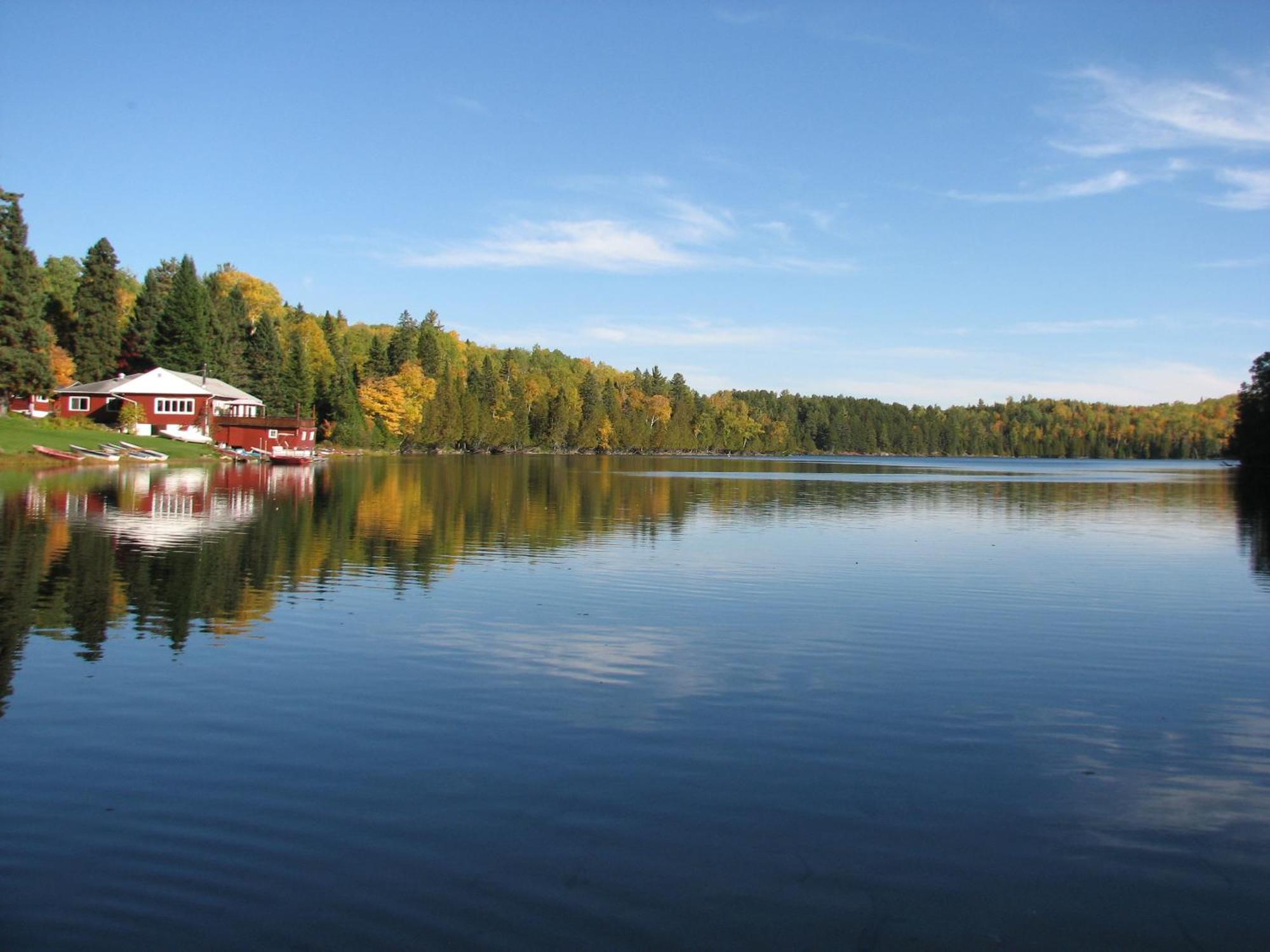 Kan-A-Mouche Pourvoirie Auberge Et Chalets Saint-Michel Екстериор снимка