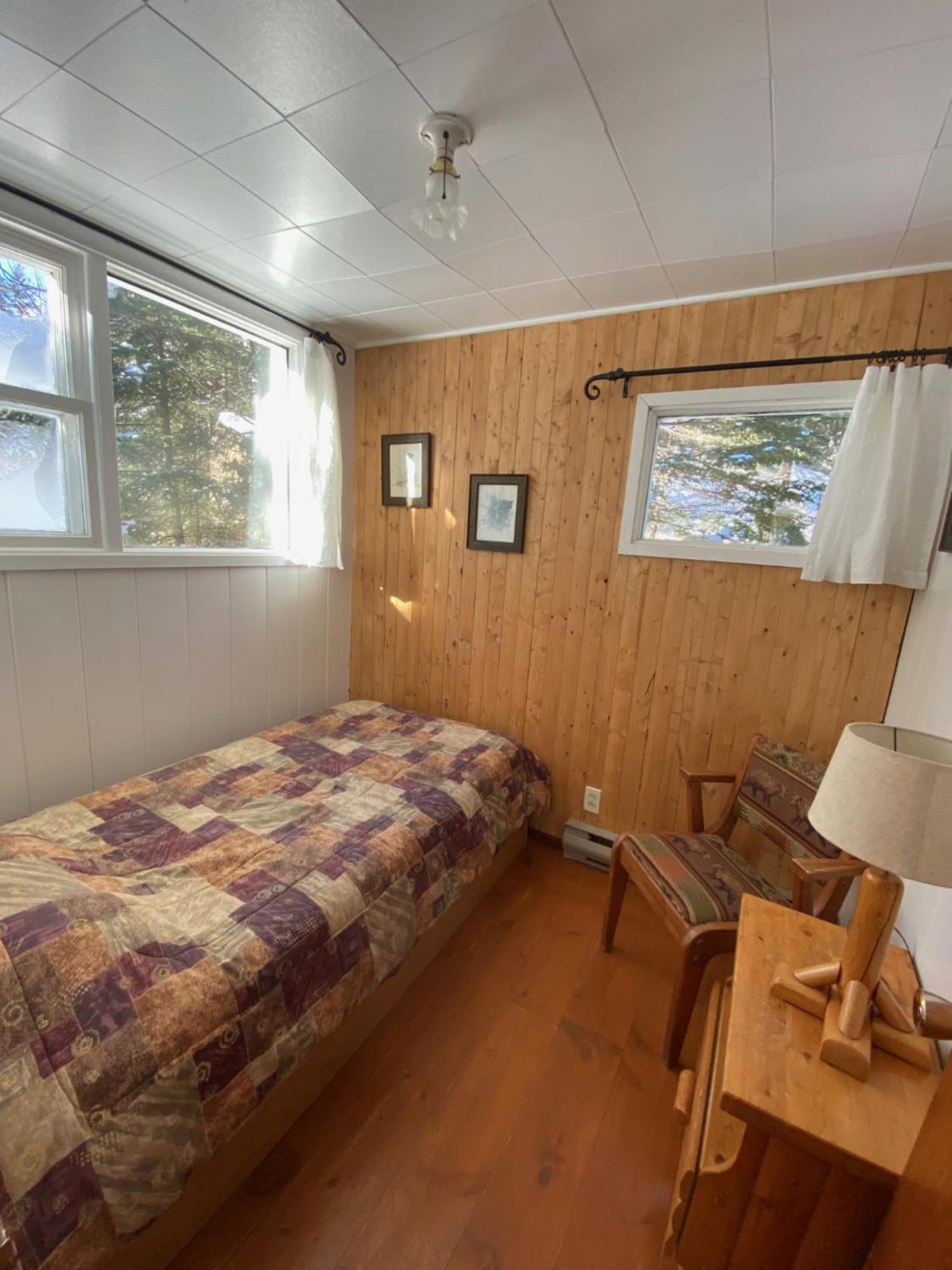 Kan-A-Mouche Pourvoirie Auberge Et Chalets Saint-Michel Екстериор снимка