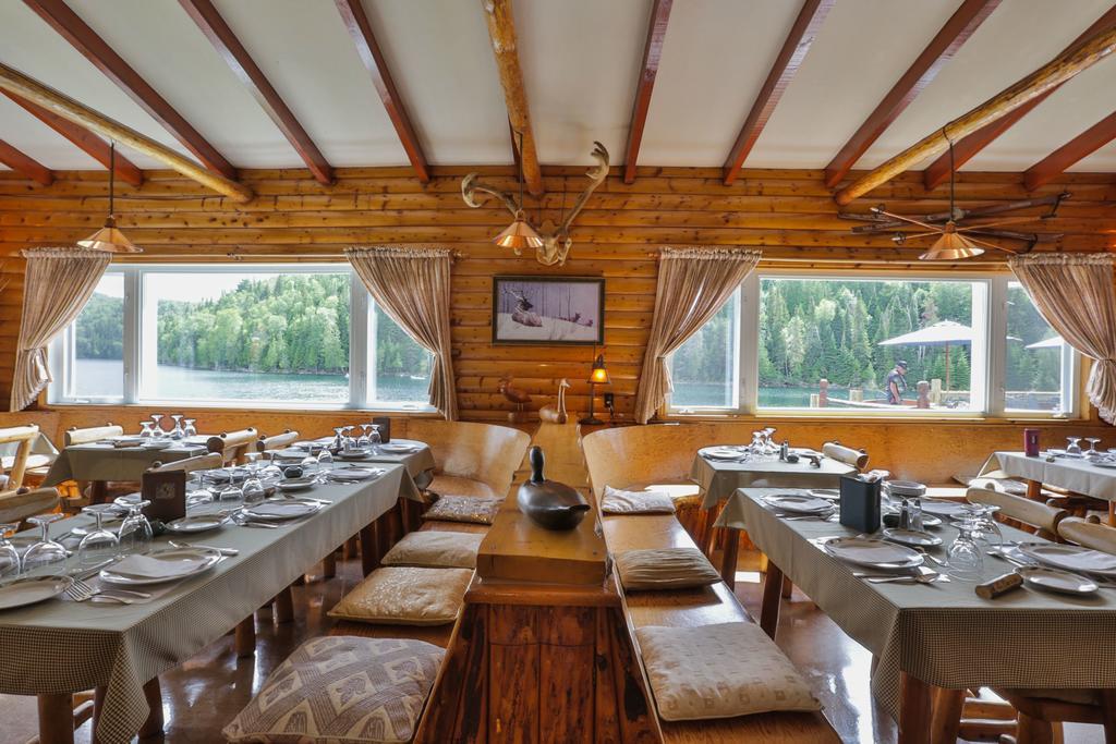 Kan-A-Mouche Pourvoirie Auberge Et Chalets Saint-Michel Екстериор снимка