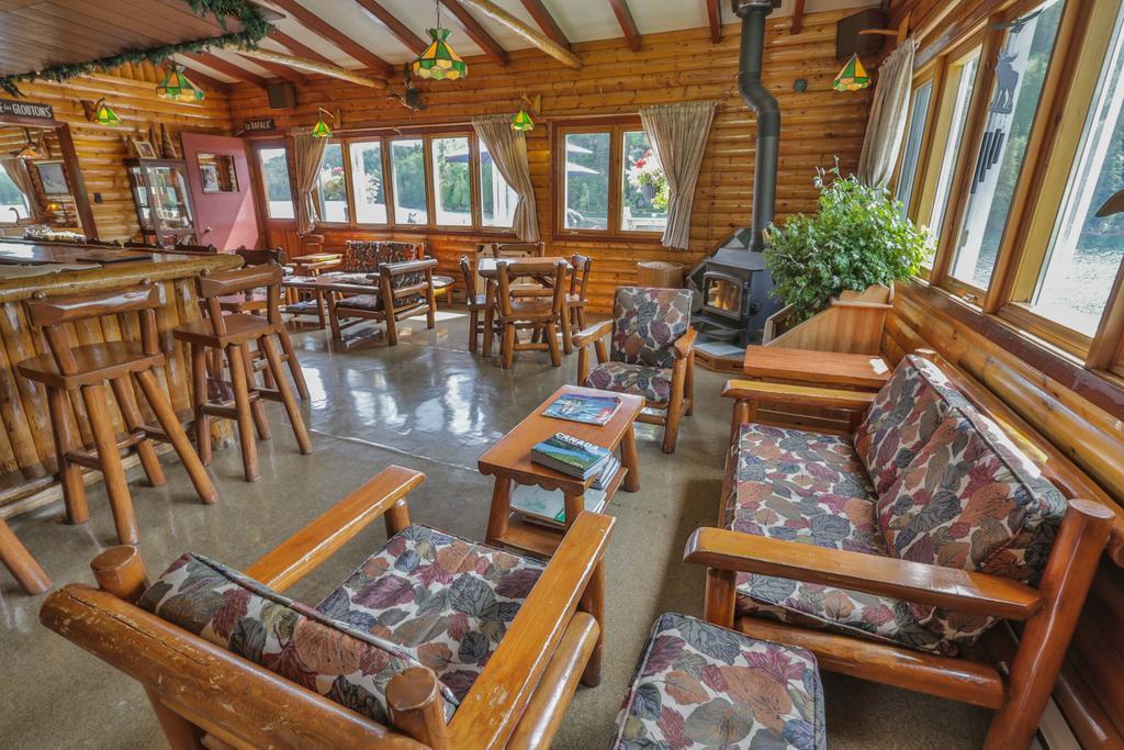 Kan-A-Mouche Pourvoirie Auberge Et Chalets Saint-Michel Екстериор снимка