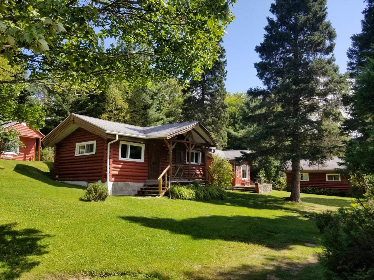 Kan-A-Mouche Pourvoirie Auberge Et Chalets Saint-Michel Екстериор снимка