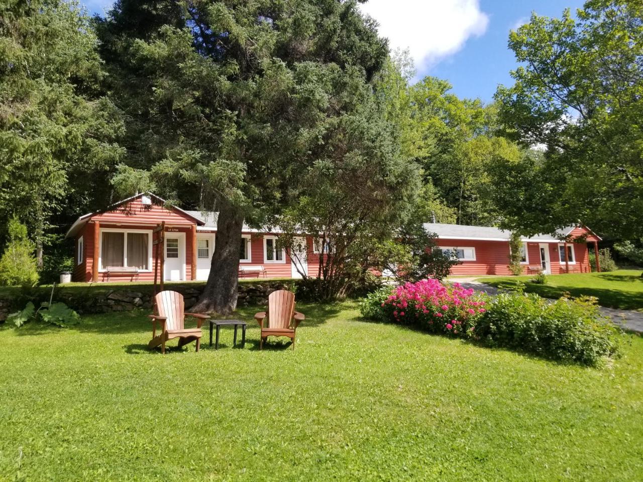 Kan-A-Mouche Pourvoirie Auberge Et Chalets Saint-Michel Екстериор снимка
