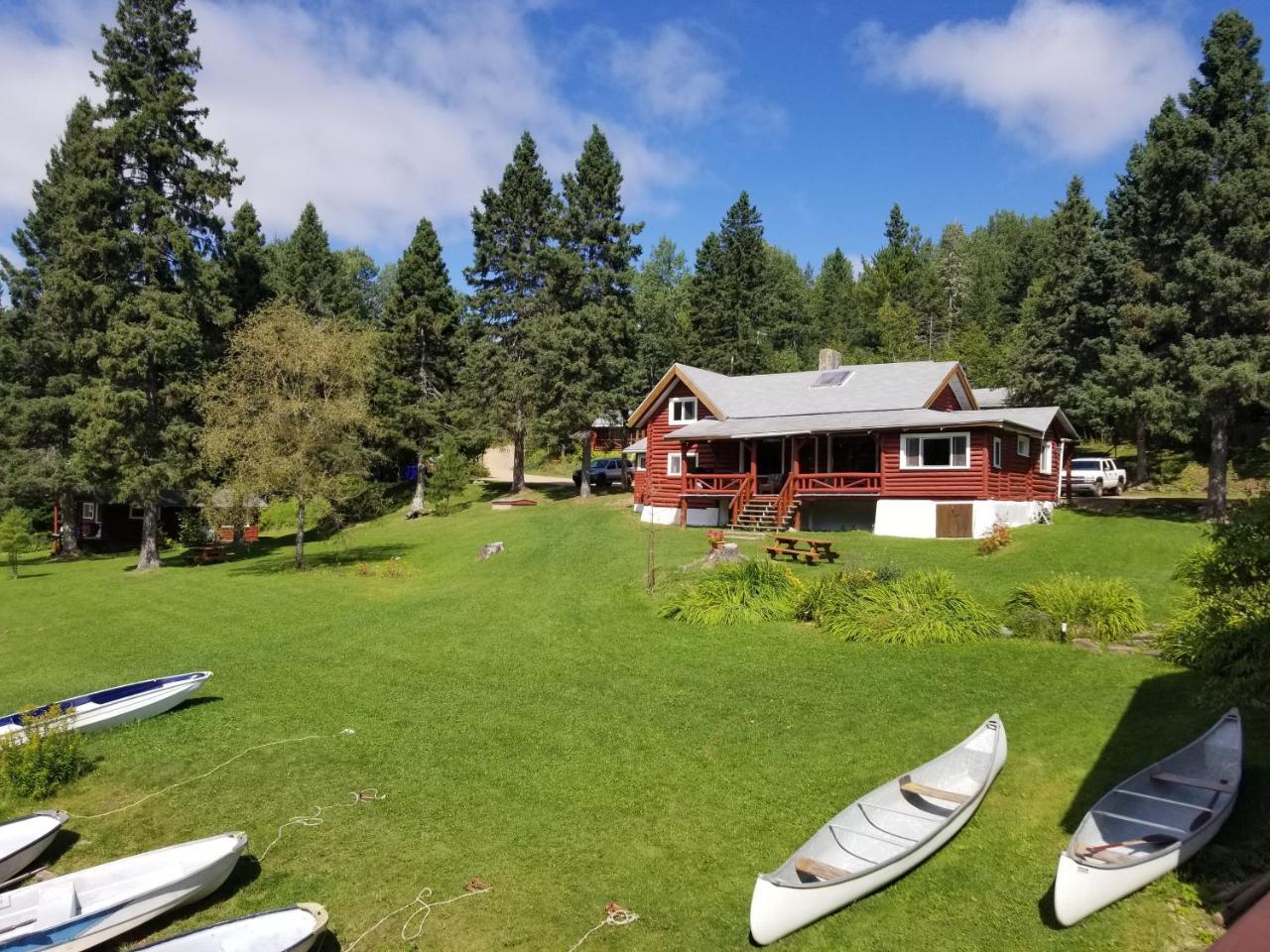 Kan-A-Mouche Pourvoirie Auberge Et Chalets Saint-Michel Екстериор снимка
