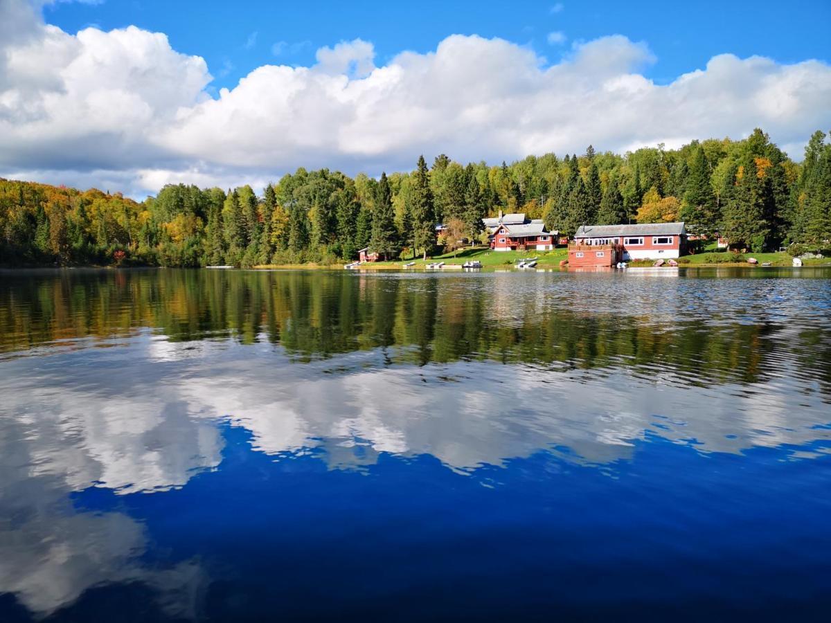 Kan-A-Mouche Pourvoirie Auberge Et Chalets Saint-Michel Екстериор снимка