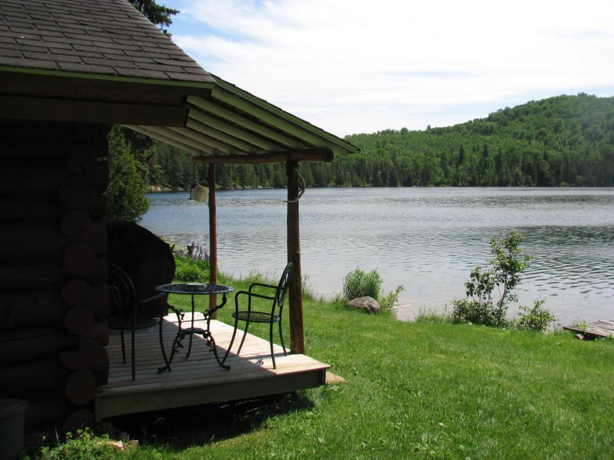 Kan-A-Mouche Pourvoirie Auberge Et Chalets Saint-Michel Екстериор снимка