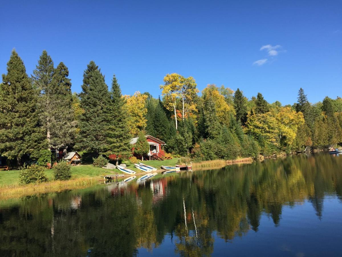 Kan-A-Mouche Pourvoirie Auberge Et Chalets Saint-Michel Екстериор снимка