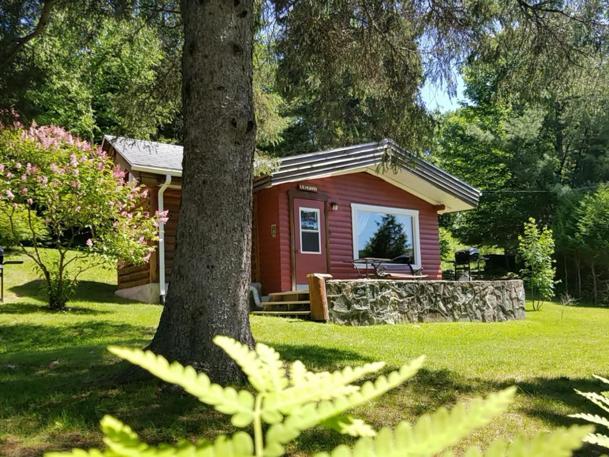 Kan-A-Mouche Pourvoirie Auberge Et Chalets Saint-Michel Екстериор снимка